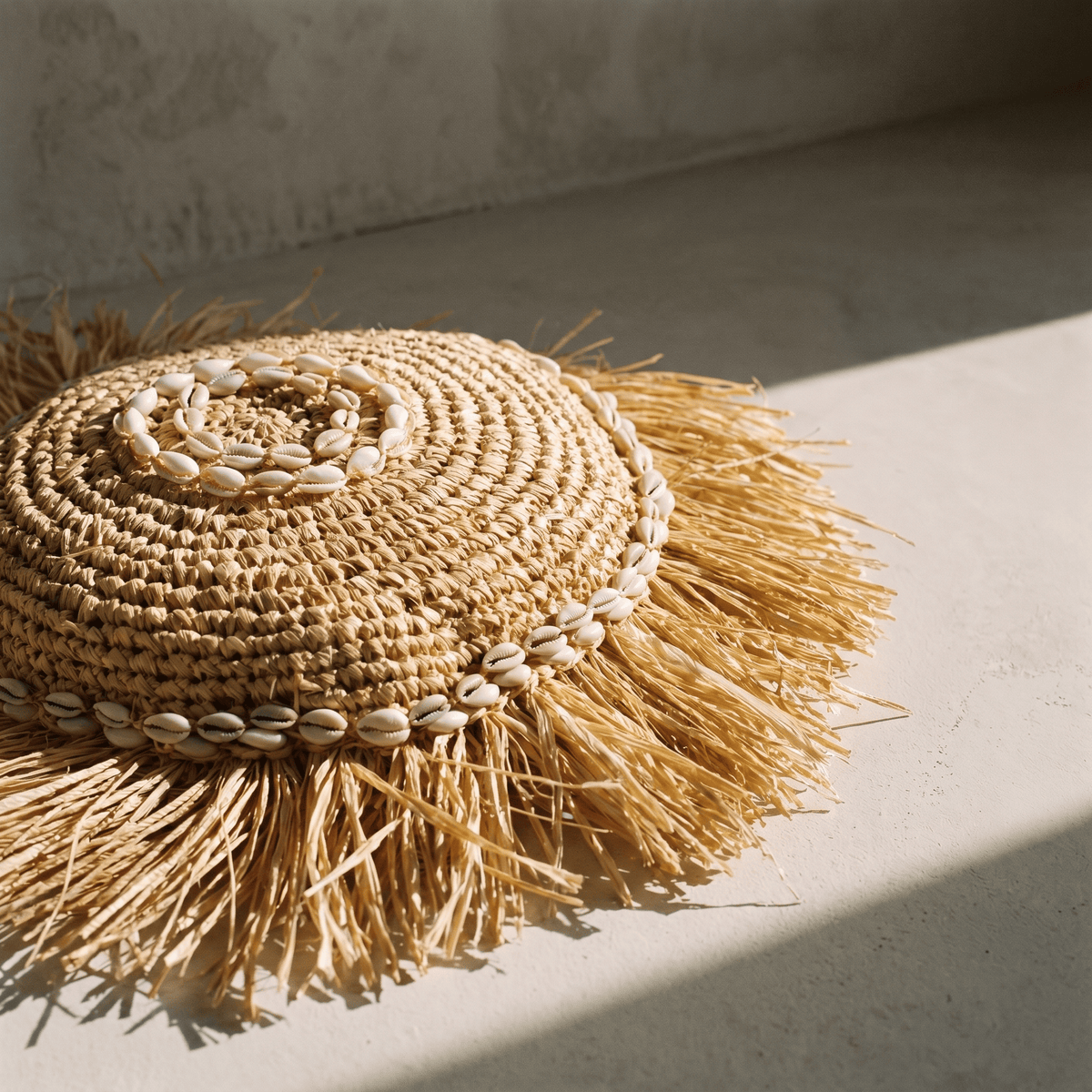 Coussin Rond en Fibre Naturelle & Cauris