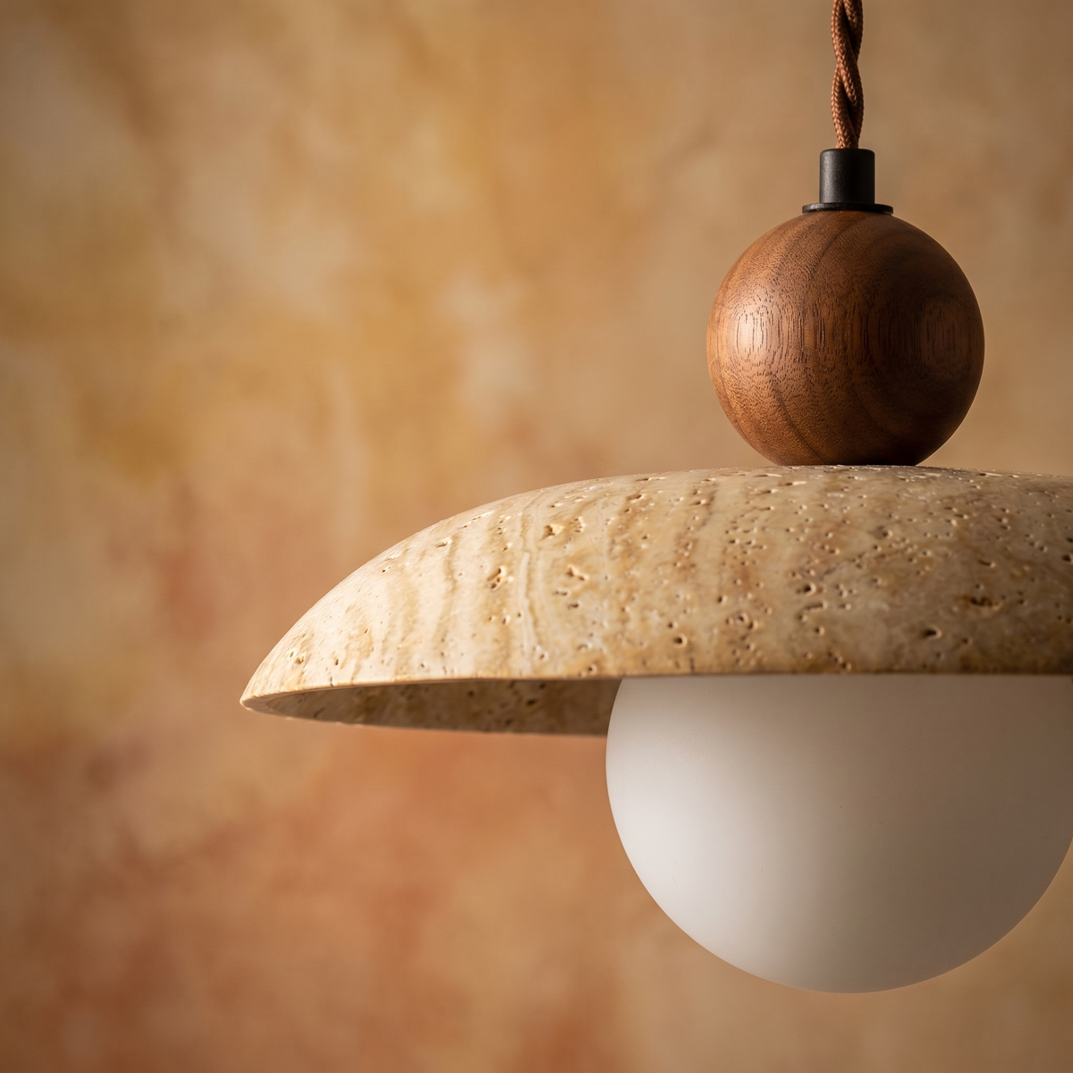 Suspension en Travertin Globe Opale & Bois