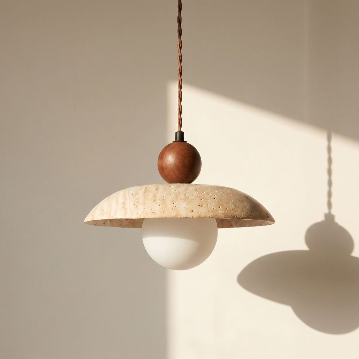 Suspension en Travertin Globe Opale & Bois