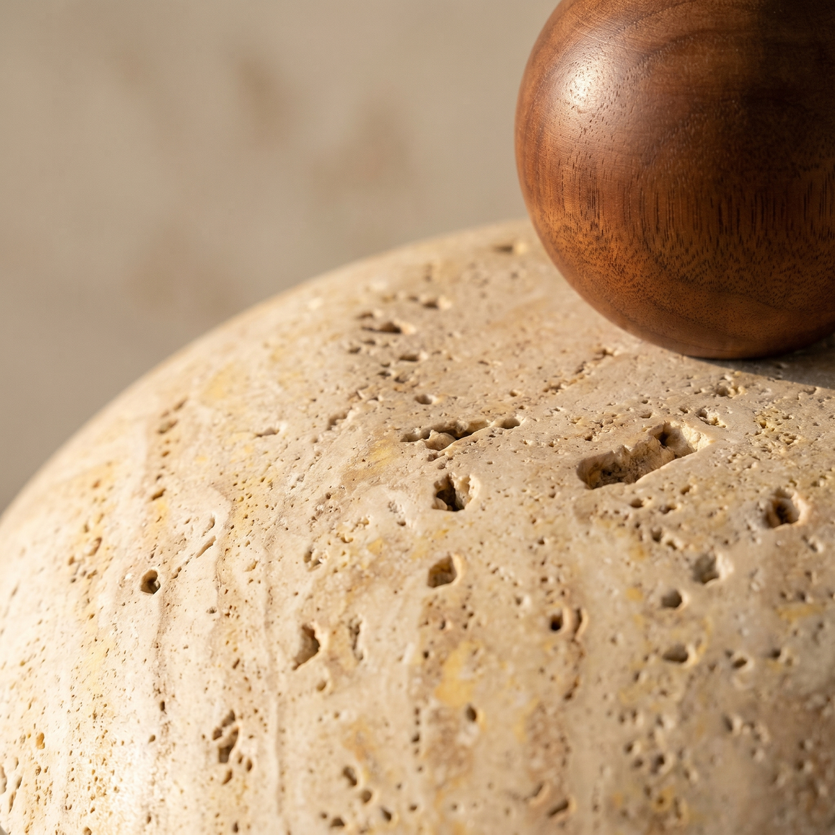 Suspension en Travertin Globe Opale & Bois