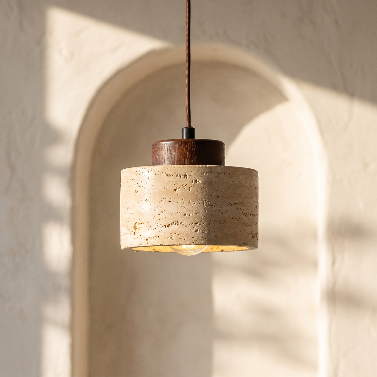 Suspension en Travertin & Capuchon Bois Foncé
