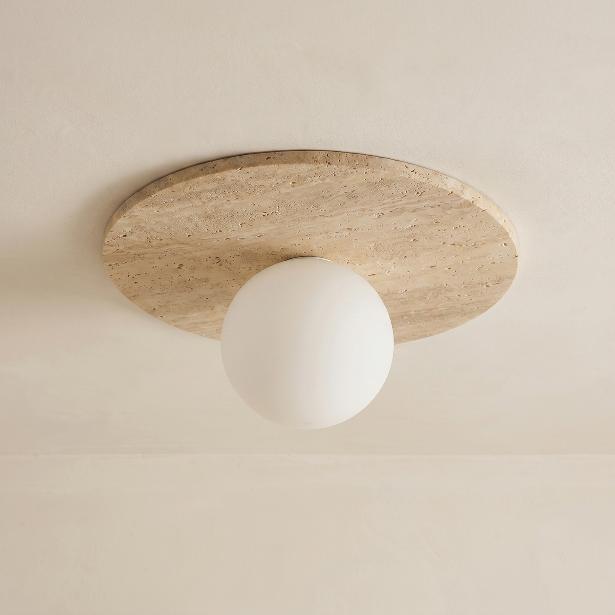 Plafonnier Disque en Travertin & Globe Opale