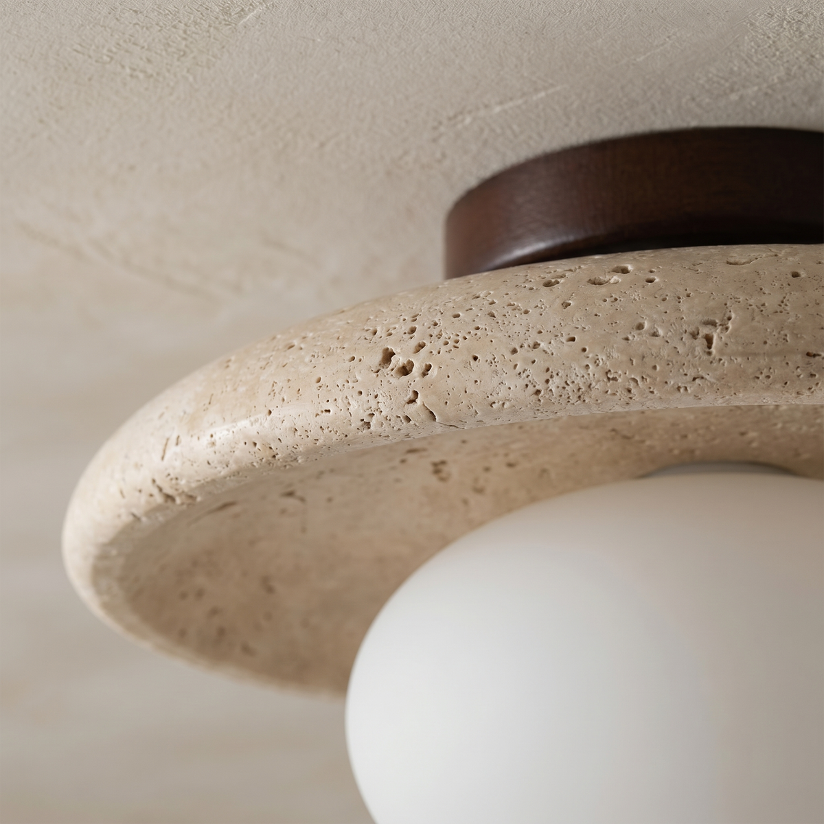 Plafonnier Disque en Travertin & Globe Opale Bois Foncé