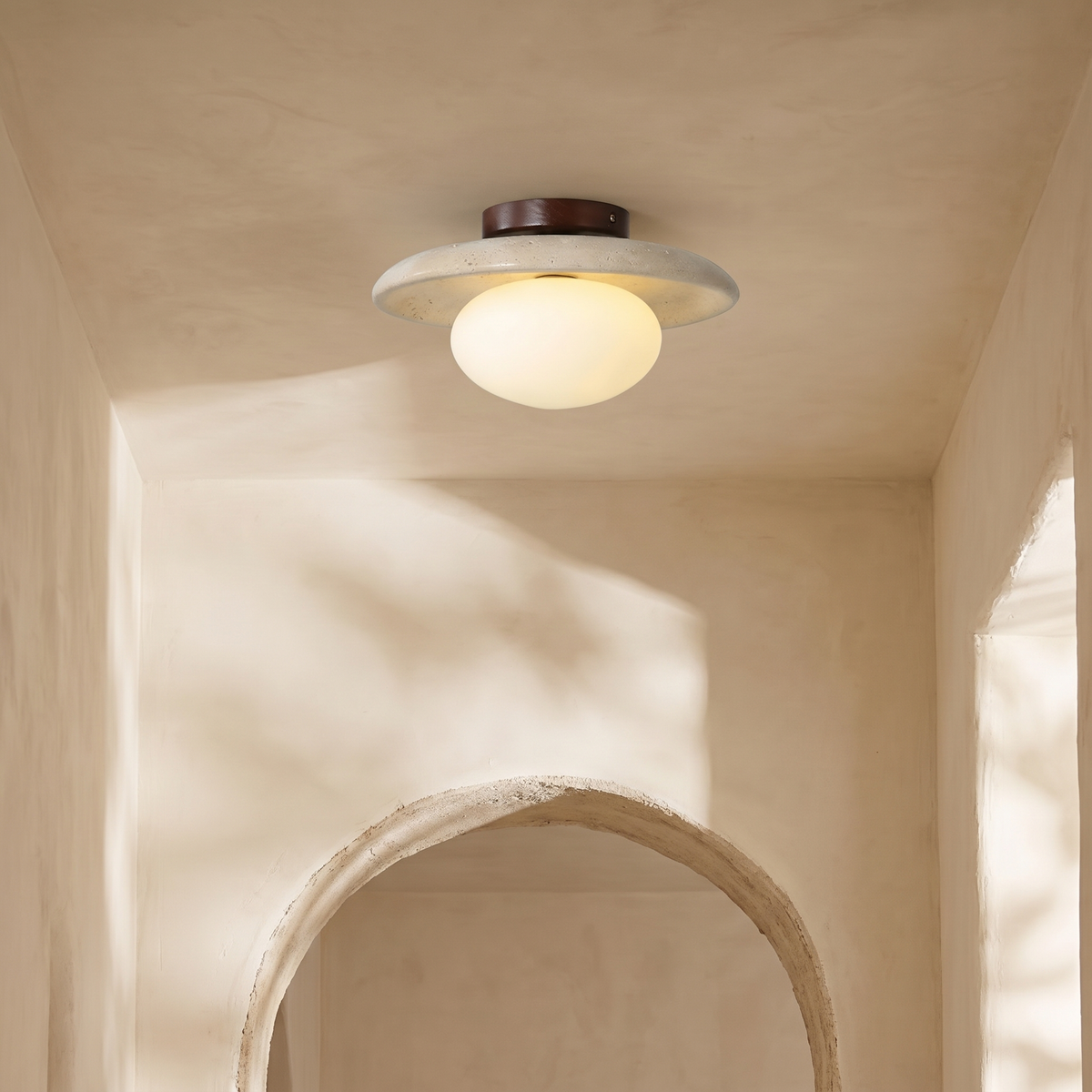Plafonnier Disque en Travertin & Globe Opale Bois Foncé