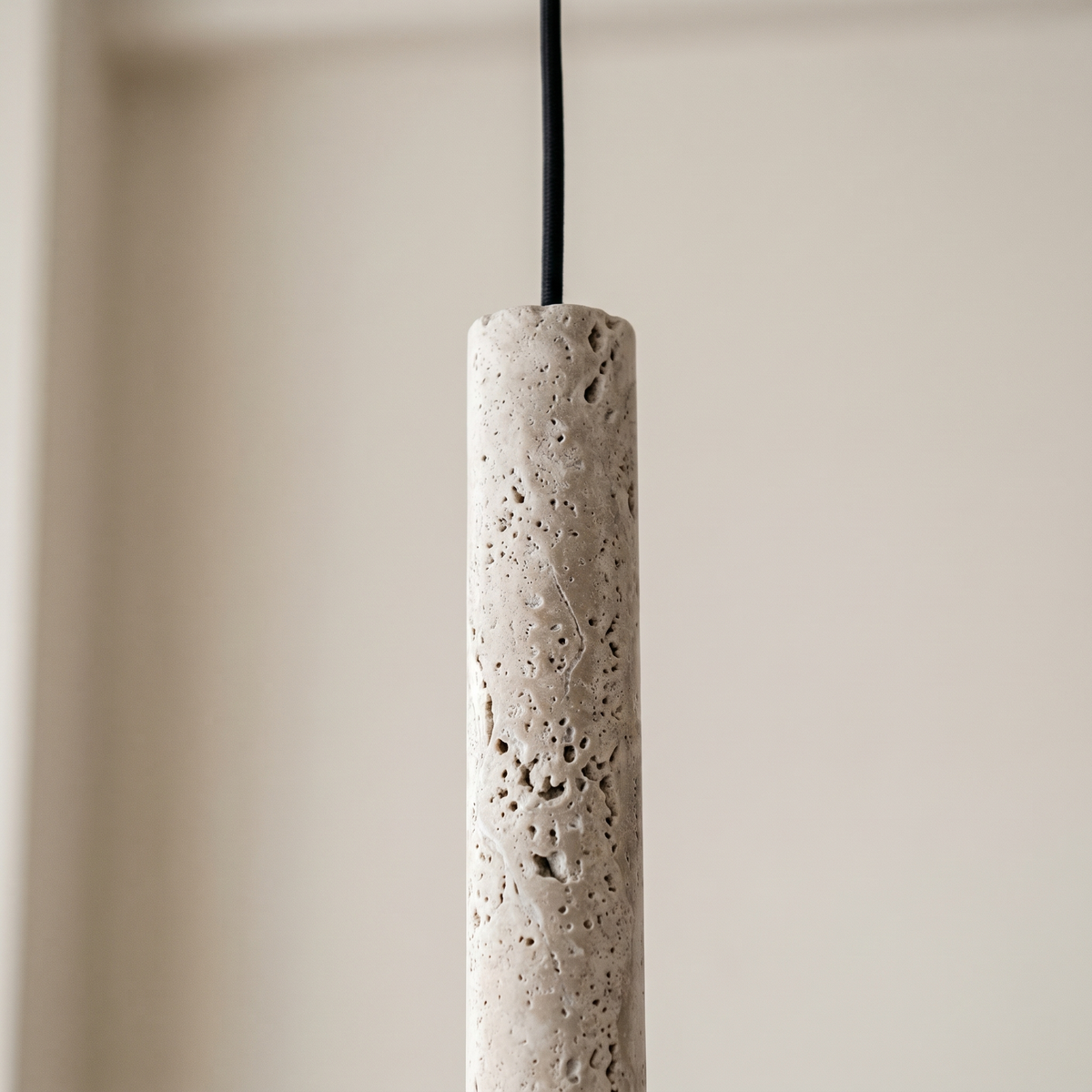 Suspension Tube Allongé en Travertin