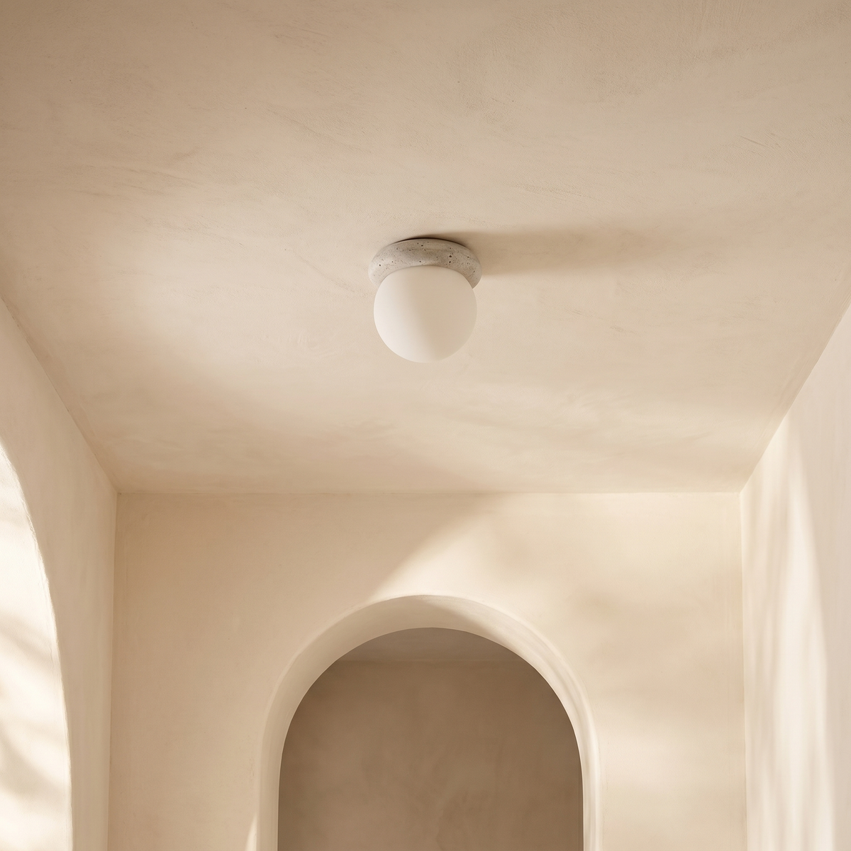Plafonnier en Travertin & Grand Globe Opale