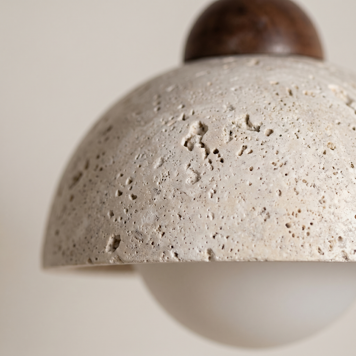 Suspension Coupelle en Travertin & Globe Opale