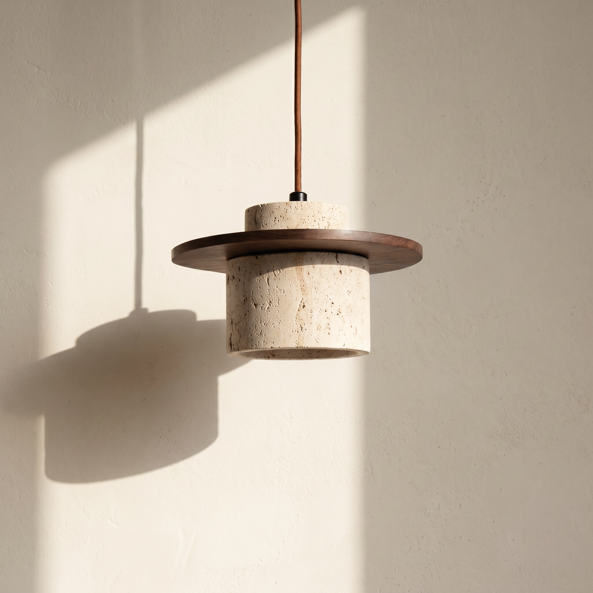 Suspension Cylindre en Travertin & Plateau Bois