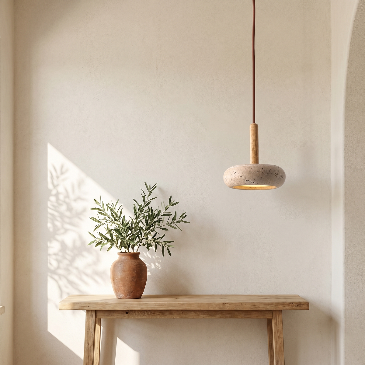 Suspension Galet en Travertin & Embout Effet Bois Clair