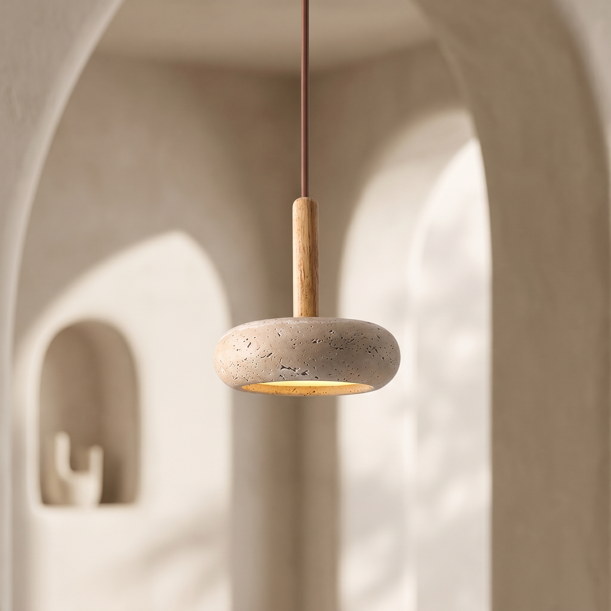 Suspension Galet en Travertin & Embout Effet Bois Clair