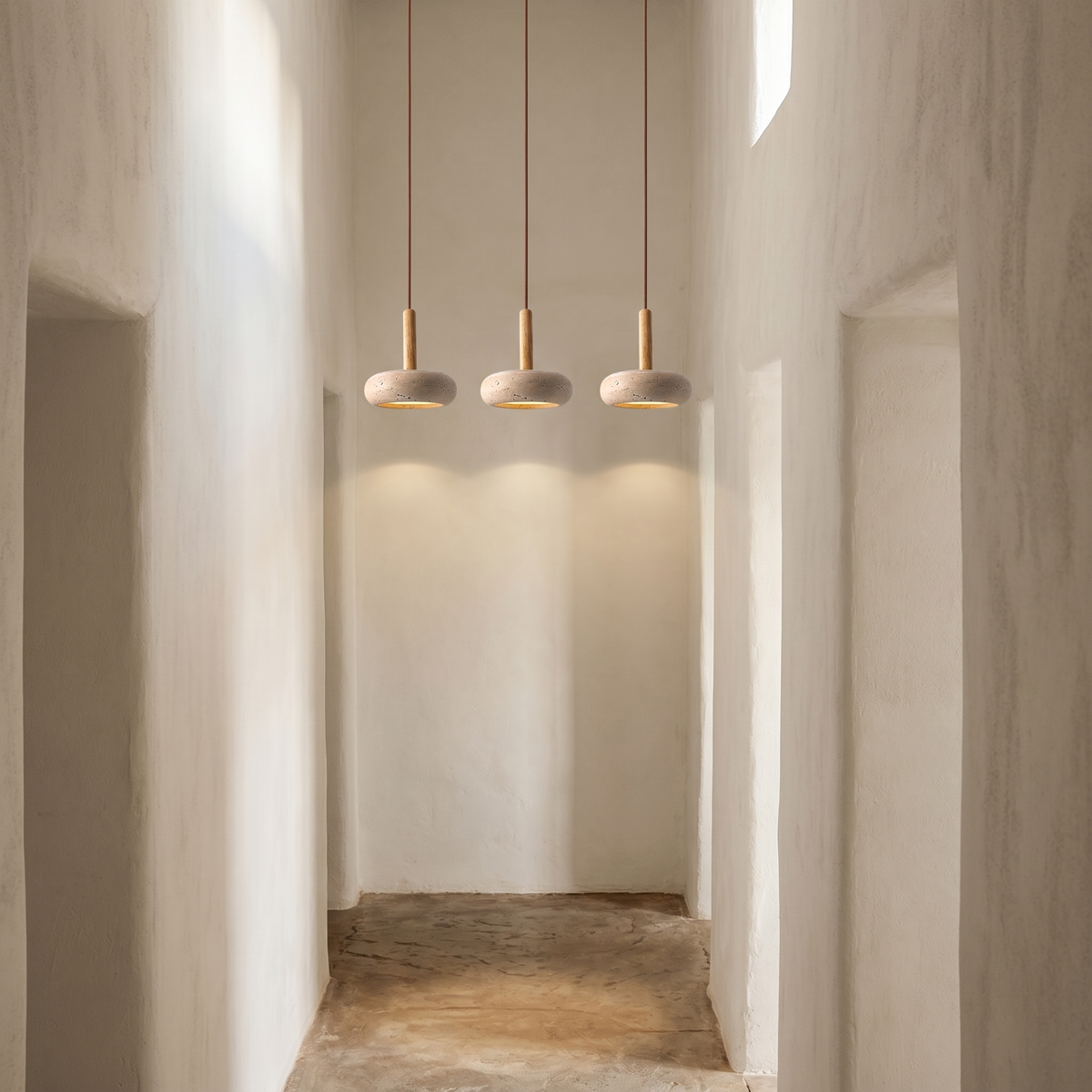 Suspension Galet en Travertin & Embout Effet Bois Clair