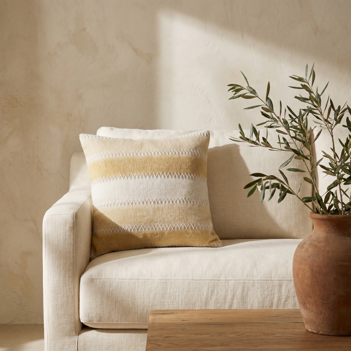 Housse de Coussin à Rayures & Coutures Zigzag