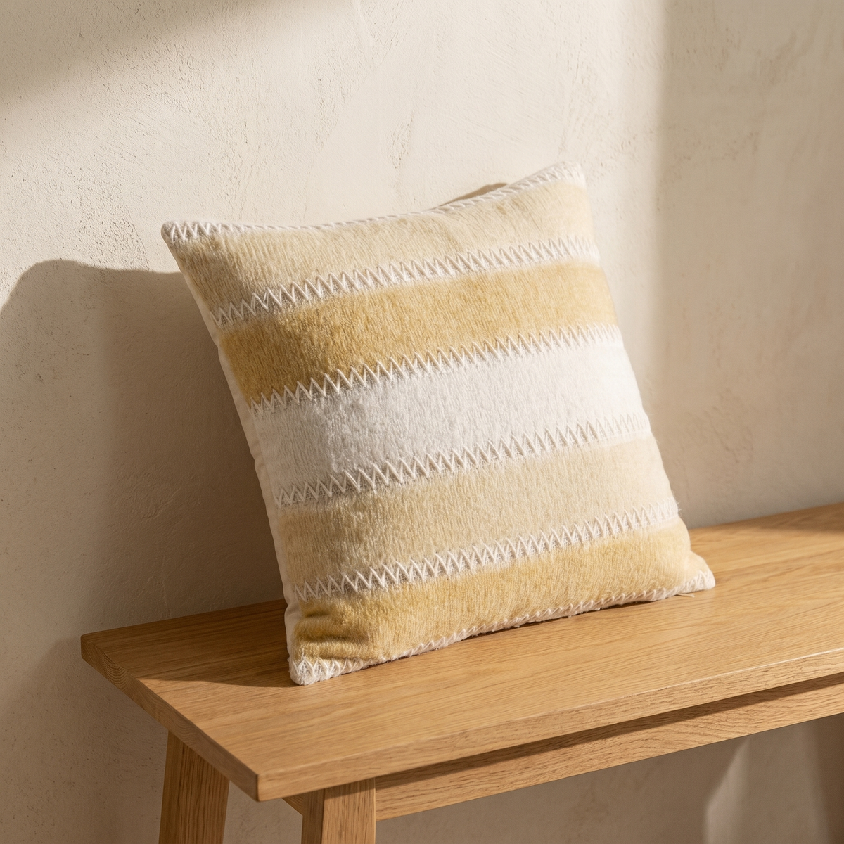 Housse de Coussin à Rayures & Coutures Zigzag