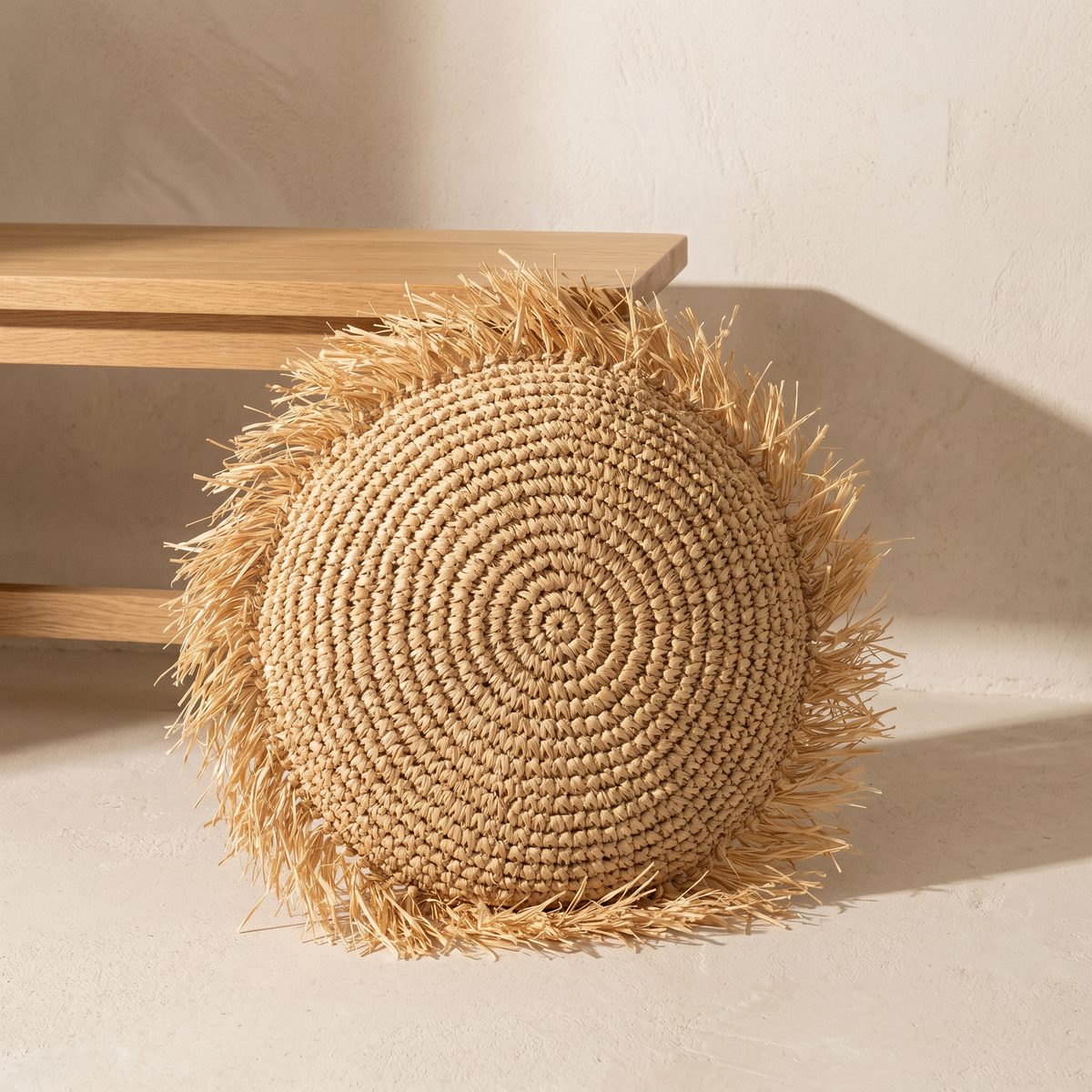 Coussin Rond en Raphia Tressé à Franges
