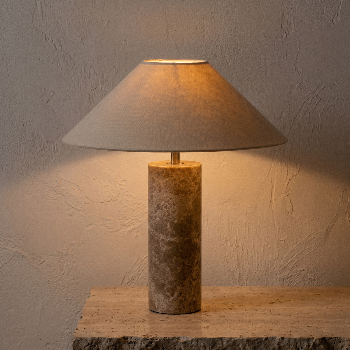 Lampe à Poser en Travertin & Abat jour Conique