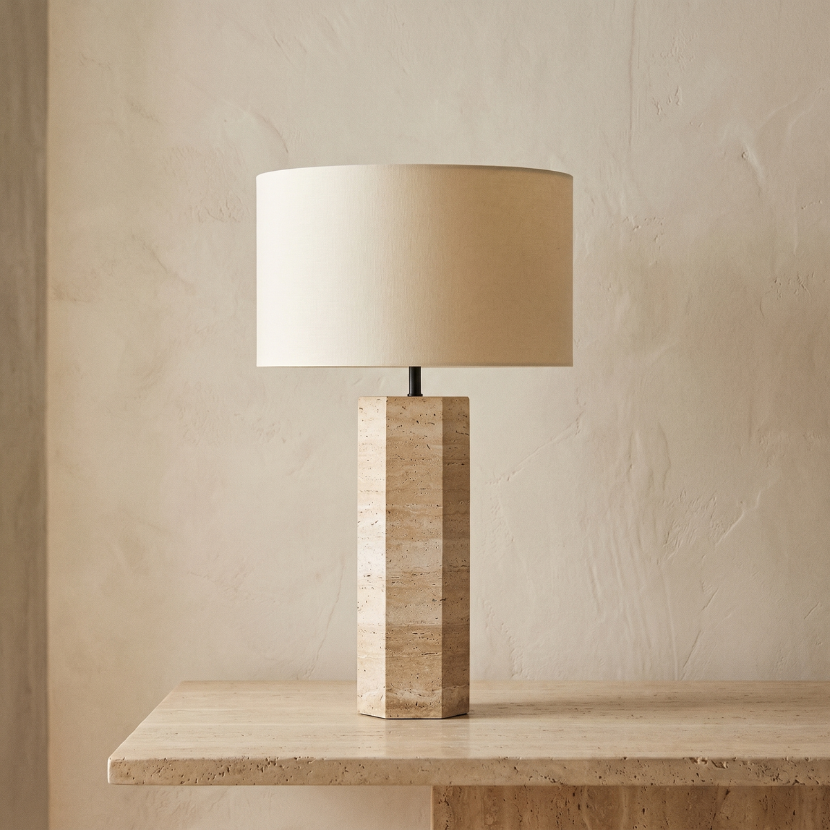 Lampe à Poser Pied Colonne en Travertin