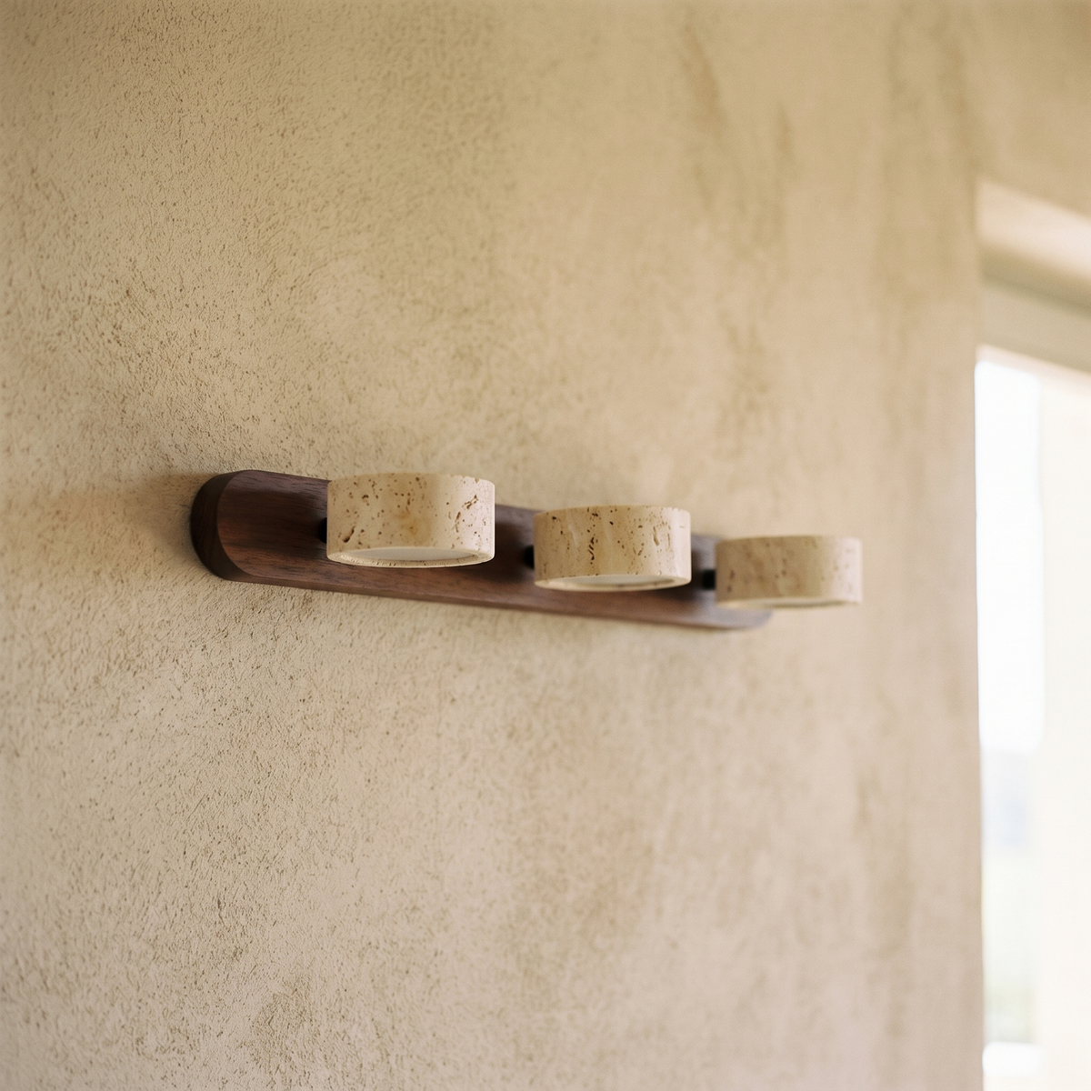 Applique Murale 3 Spots en Travertin & Bois