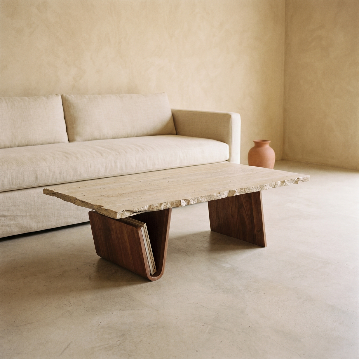 Table Basse en Travertin & Bois à Porte-Revues