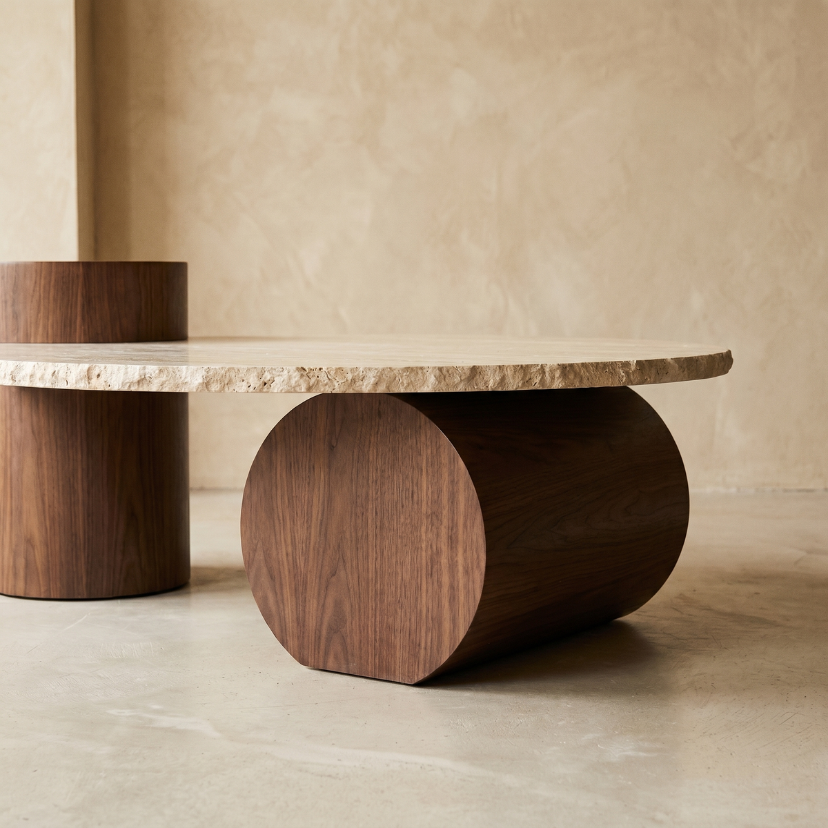 Table Basse Ronde en Travertin & Bois à Piètements Cylindriques