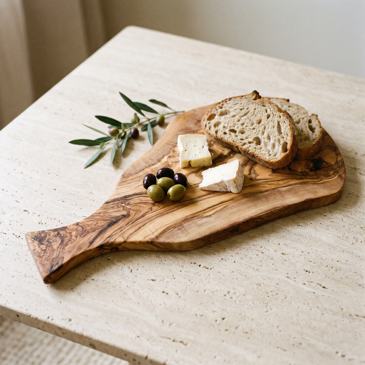 Planche de Service en Bois d'Olivier à Manche