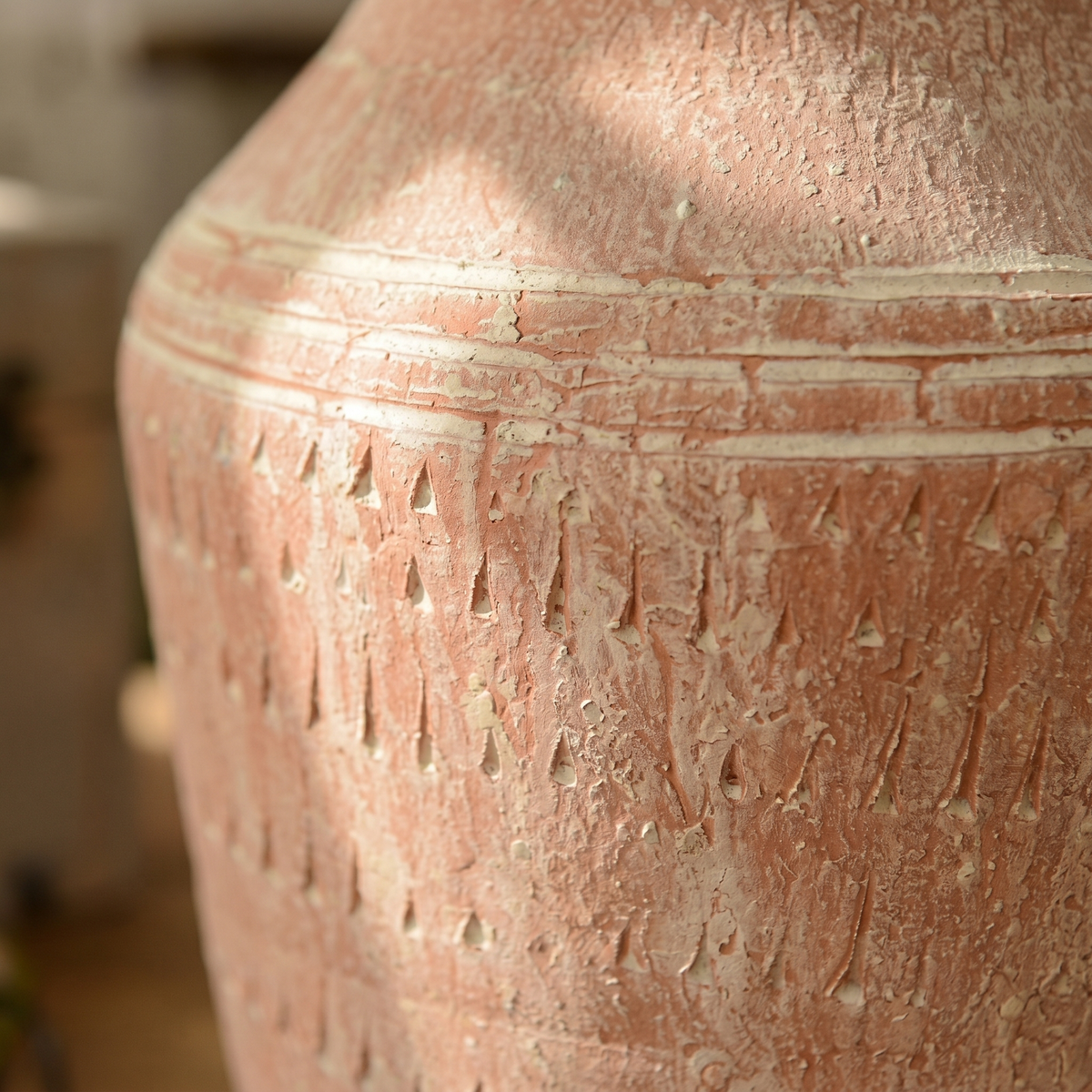 Vase Jarre Gravé en Terre Cuite Patinée