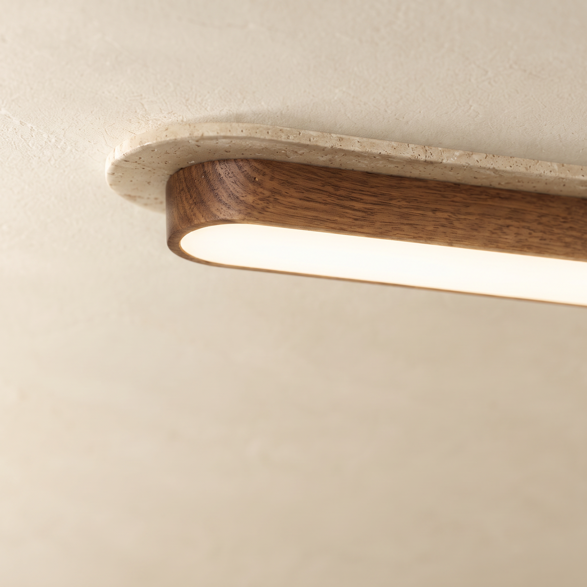 Längliche LED-Deckenleuchte aus Travertin & Metall