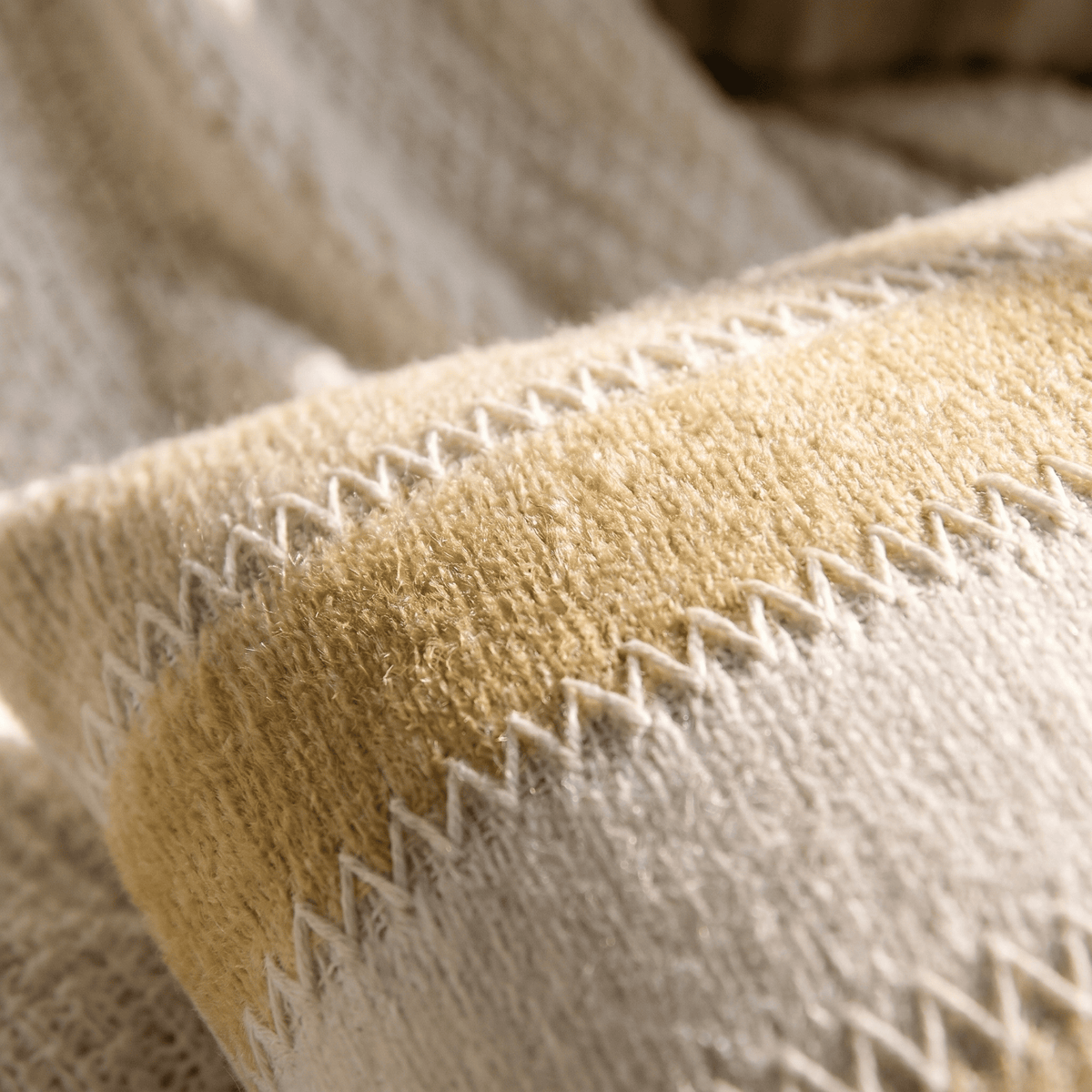 Fodera per cuscino a righe con cuciture a zigzag