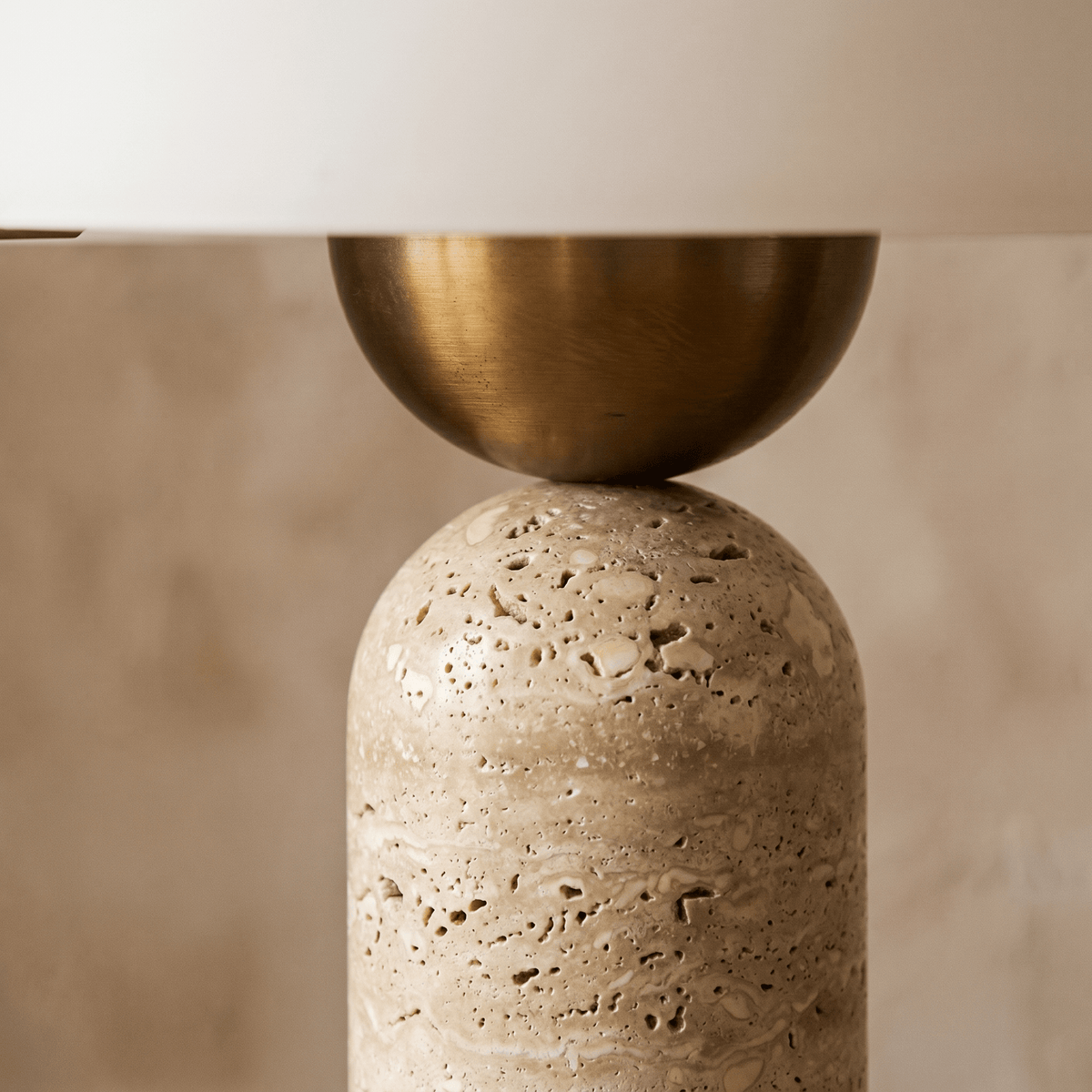 Lampe à Poser Dôme en Travertin & Métal