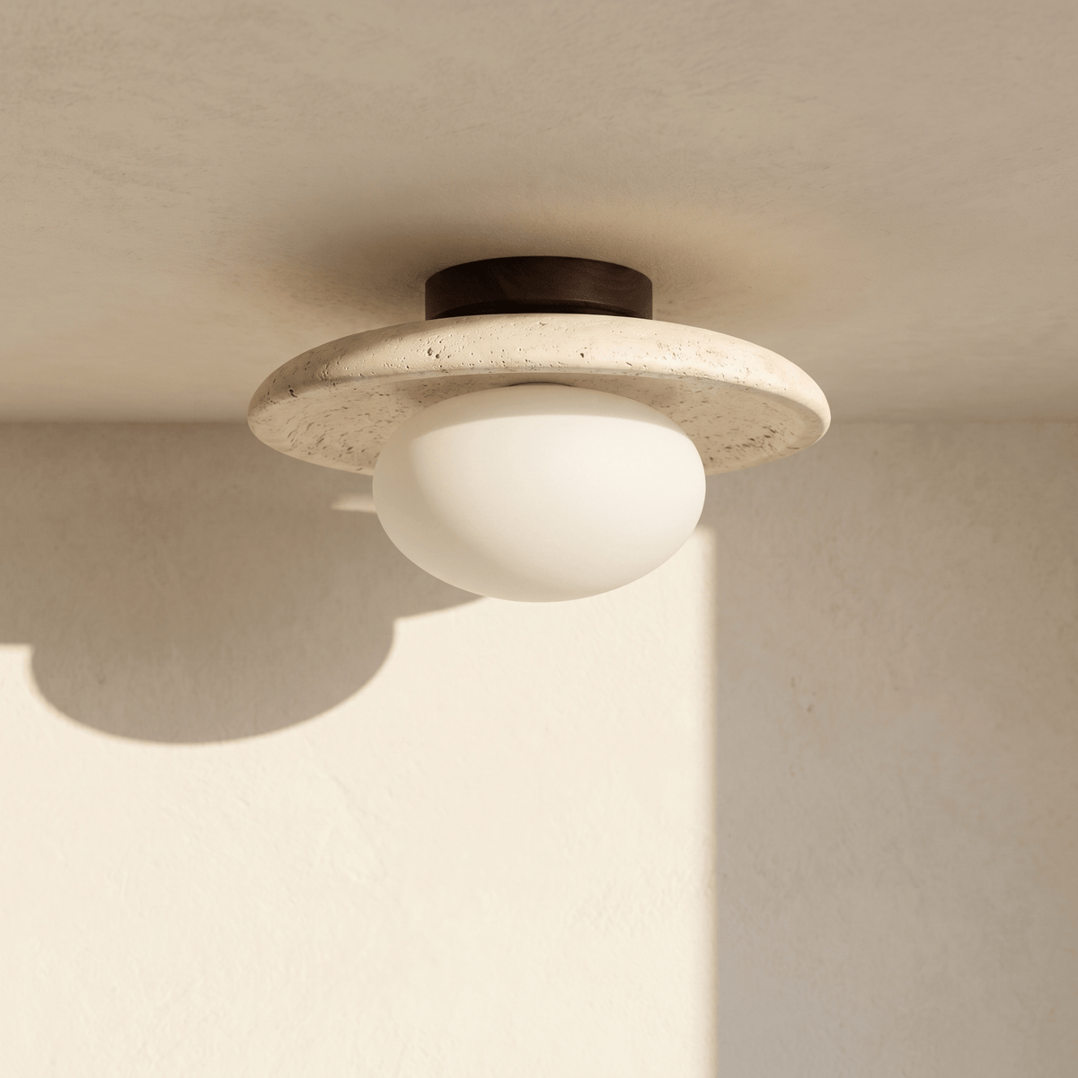 Plafonnier Disque en Travertin & Globe Opale Bois Foncé