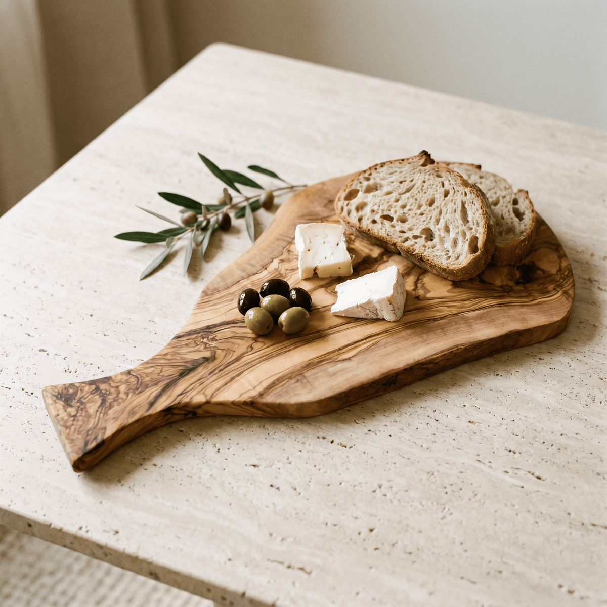 Planche de Service en Bois d'Olivier à Manche