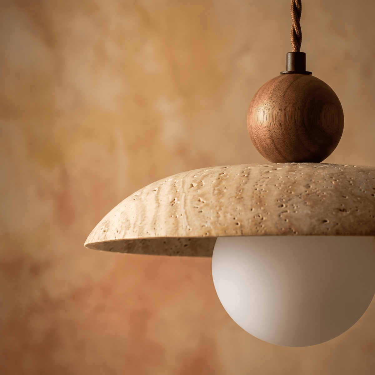 Suspension en Travertin Globe Opale & Bois