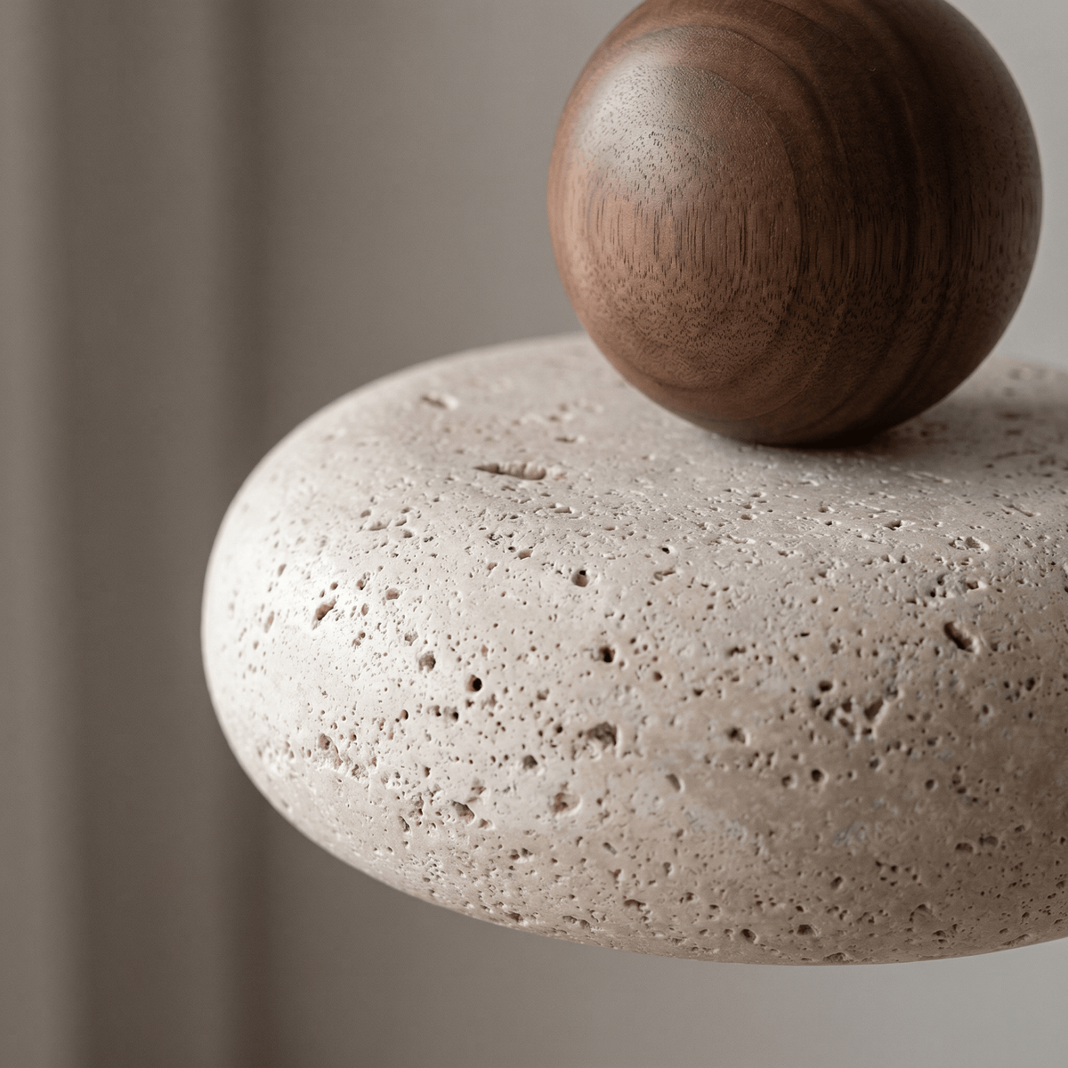Suspension Galet en Travertin & Boule en Bois