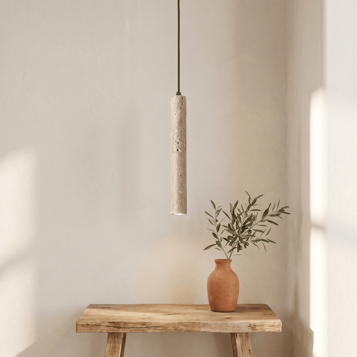 Lampada a sospensione tubo allungato in travertino