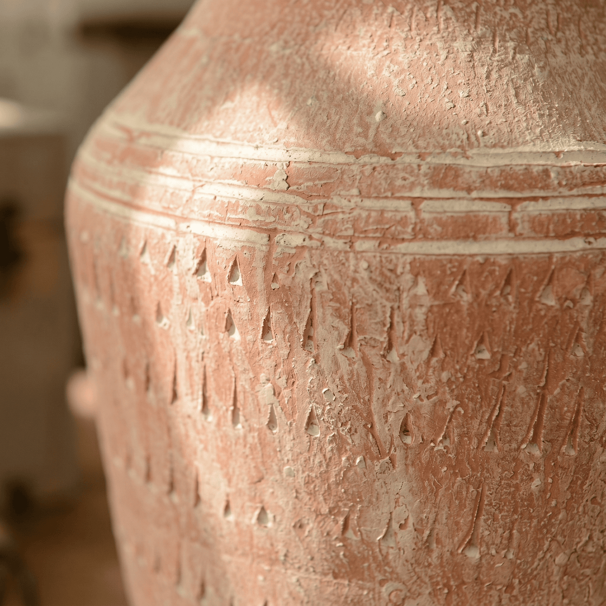 Vase Jarre Gravé en Terre Cuite Patinée